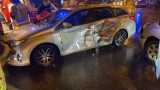 Wypadek na rondzie w centrum Tarnowa. U zbiegu ulic Krakowskiej, Narutowicza i Sikorskiego zderzyły się dwa samochody. Są osoby poszkodowane