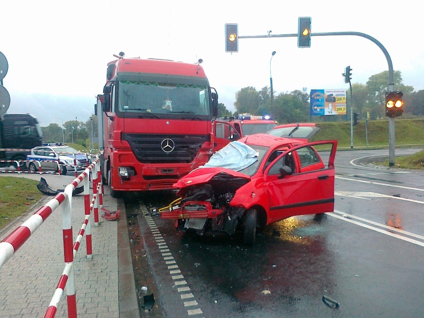 Tragiczny wypadek w Trzemesznie. 63-letnia pasażerka nie żyje