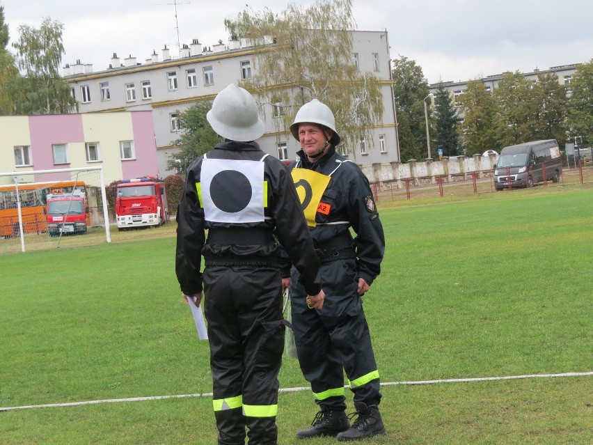 Trzy drużyny Ochotniczej Straży Pożarnej  i jedna Państwowej...