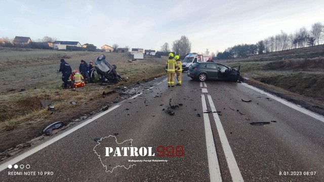 Wypadek w Chełmie na drodze wojewódzkiej 794. Cztery osoby zostały ranne. Na miejscu lądował śmigłowiec LPR