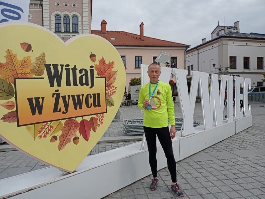 Andrzej Wymysło rządzi i dzieli na półmaratonach. Radny...