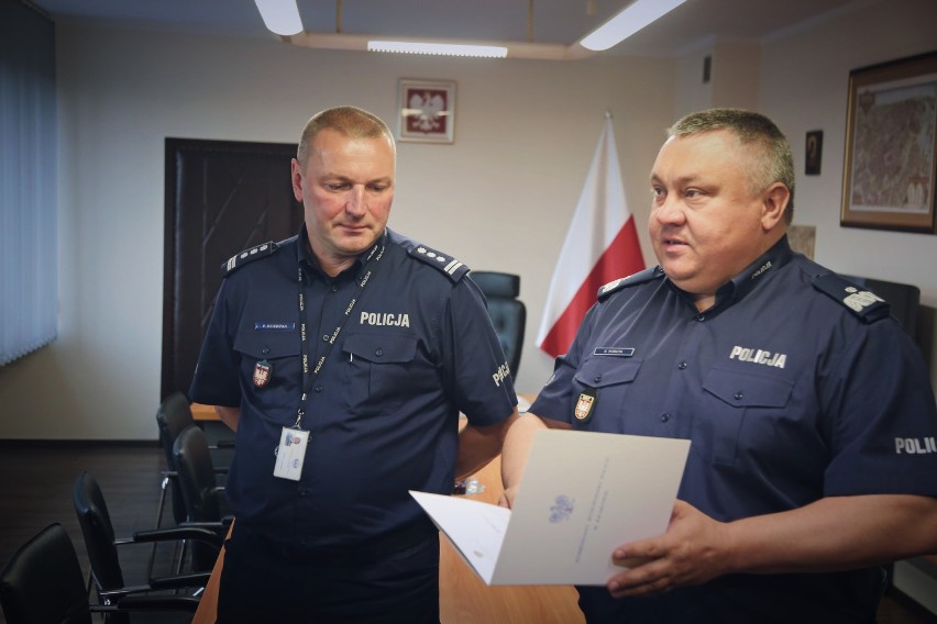 Podziękowania dla policjantów, którzy ratowali poszkodowanych w wypadku w Tenczynie