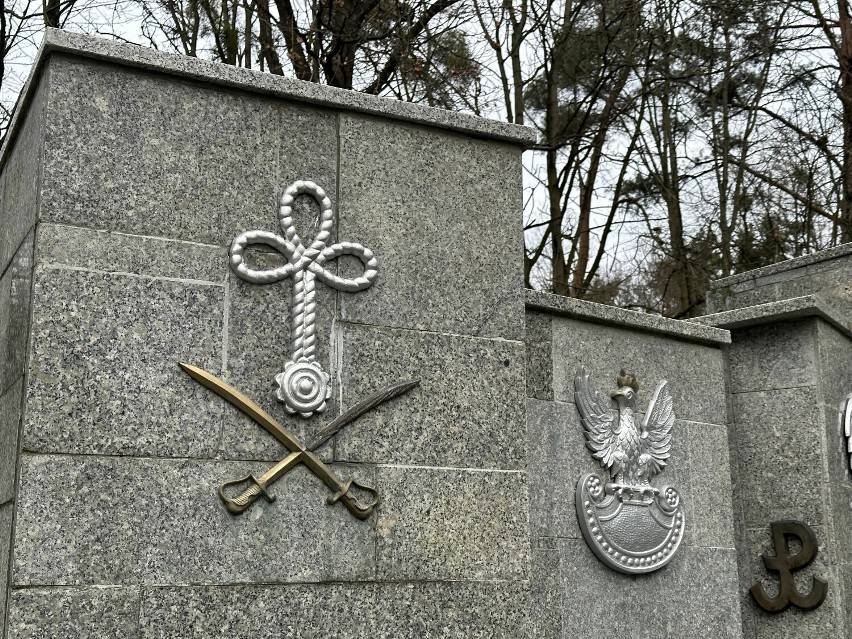 79. rocznica wyzwolenia Śremu. Działacze Nowej Lewicy oddali hołd poległym i złożyli kwiaty przy Pomniku Żołnierza Polskiego