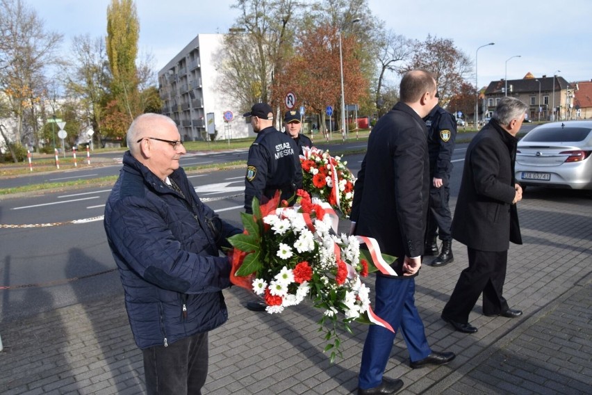 W piątek, 11 listopada, uroczyście złożono kwiaty pod...