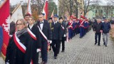 Narodowe Święto Niepodległości 2023 w Ostrowcu Świętokrzyskim. Mieszkańcy spotkali się przy pomniku marszałka Józefa Piłsudskiego. Zdjęcia