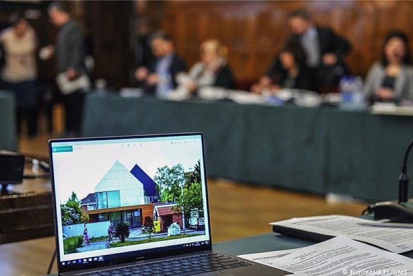 Sesja Rady Miasta w Sopocie. Po długiej dyskusji uchwalono budżet na przyszły rok