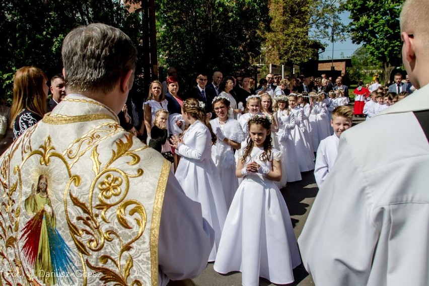 Wałbrzych: I Komunia Św. 2019. Uroczystość w parafii św. Jerzego i Matki Bożej Różańcowej na Białym Kamieniu [ ZDJĘCIA]