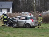 Czołowe zderzenie w Cichej Górze. Sześć osób poszkodowanych. Lądował LPR [ZDJĘCIA]