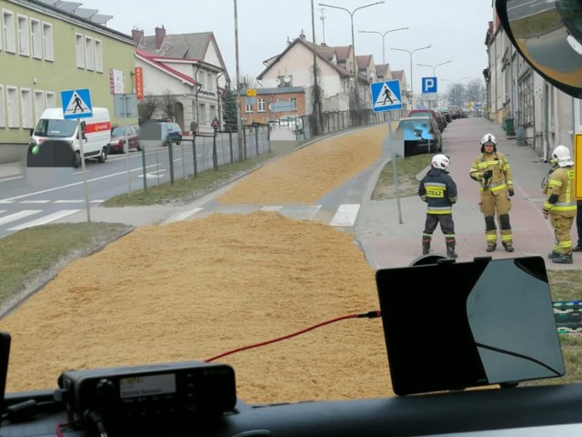 Taka akcja w Połczynie... cała ulica w słodzie