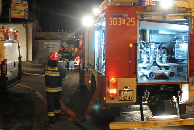 15 listopada po godz. 22.00 bydgoscy strażacy gasili pożar pustostanu przy ulicy Cierpickiej w Fordonie.