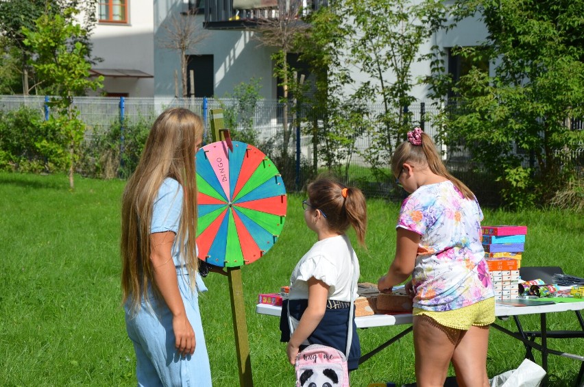 Piknik rodzinny na Placu Grunwaldzkim we Wrocławiu na zakończenie wakacji. Zobacz w galerii co ciekawego przygotowali mieszkańcy. 