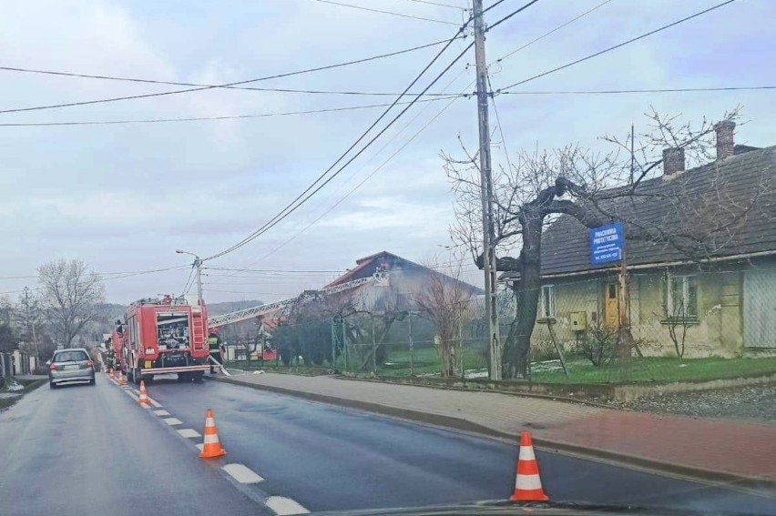 Pożar wybuchł w budynku jednorodzinnym przy ul. Hałcnowskiej...