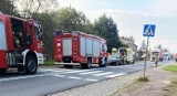 Oświęcim. Wypadek na ulicy Jagiełły. Motorowerzysta wpadł na „osobówkę”. Jedna osoba poszkodowana