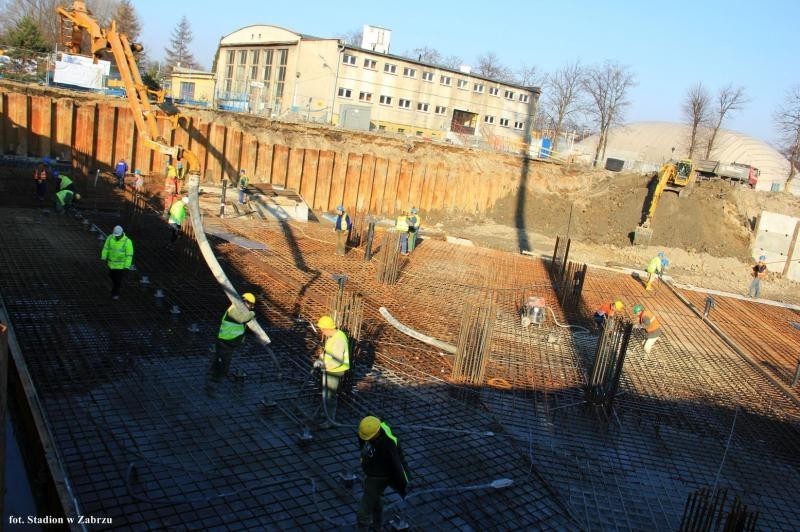 Budowa Stadionu Górnika Zabrze: Wylewanie betonu [ZDJĘCIA]