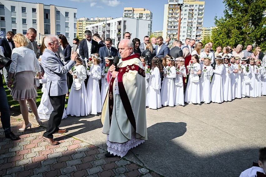 Wałbrzych: Pierwsza Komunia Święta w parafii pw. Podwyższenia Krzyża Świętego na Podzamczu (ZDJĘCIA)