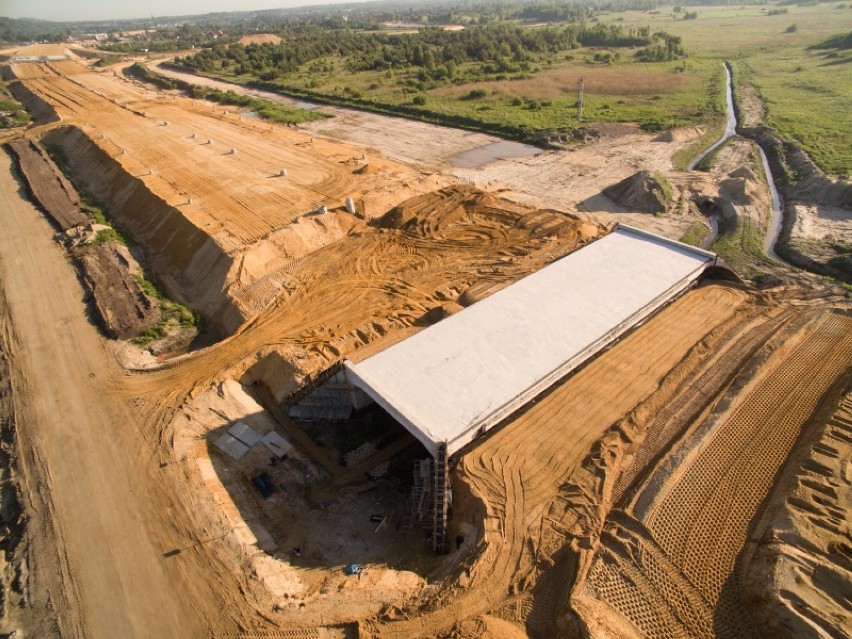 Autostrada A1 na zdjęciach z drona. Kluczowa droga rośnie jak na drożdżach! [ZDJĘCIA]