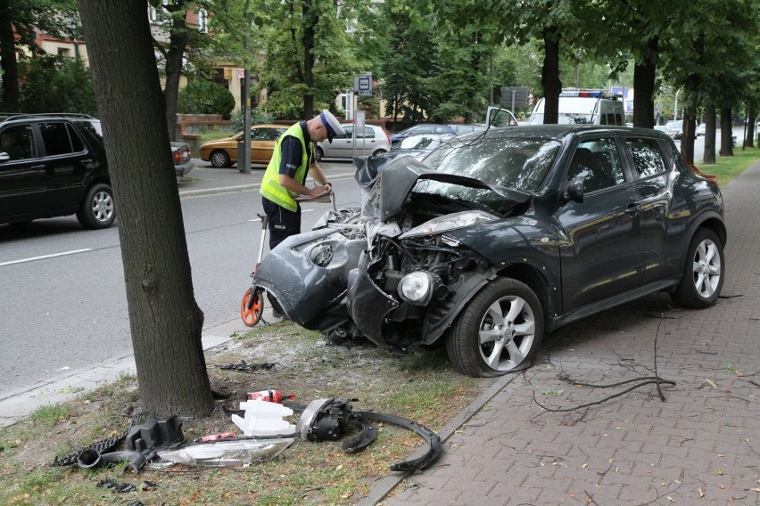 Wrocław: Dwie osoby ranne w wypadku na Powstańców Śląskich (ZDJĘCIA)