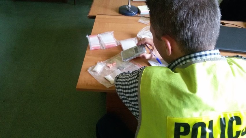 Policja uderzyła w dilerów narkotyków z powiatów łowickiego i zgierskiego (Zdjęcia)