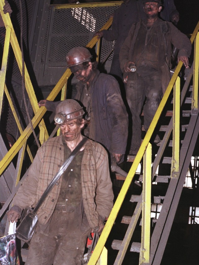 Górnicy ze zlikwidowanej w połowie lat 90. kopalni Wałbrzych