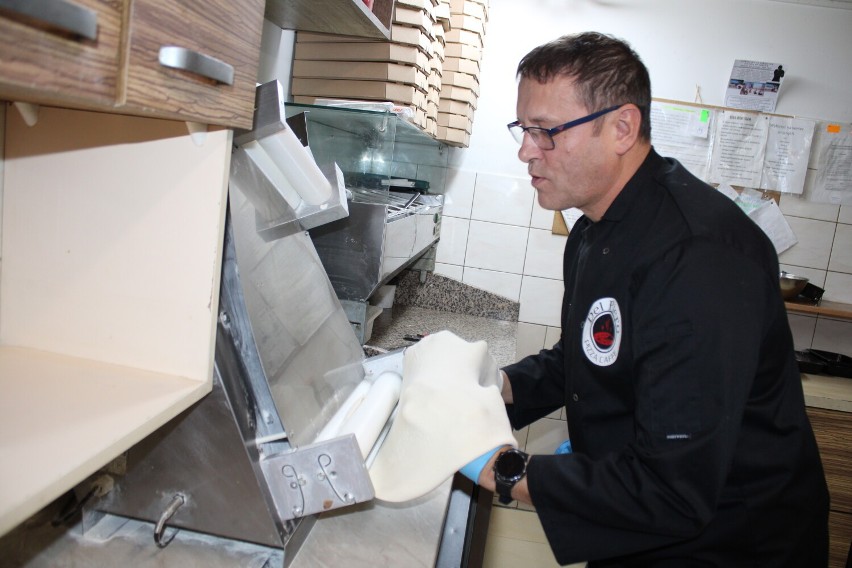 Na Światowy Dzień Pizzy opowieść o tym, jak w Del Piero robią pizzę według francuskiej receptury na ciasto. Skąd to się w ogóle wzięło?