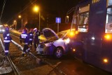 Tramwaj zderzył się z samochodem na Sienkiewicza we Wrocławiu [ZDJĘCIA]