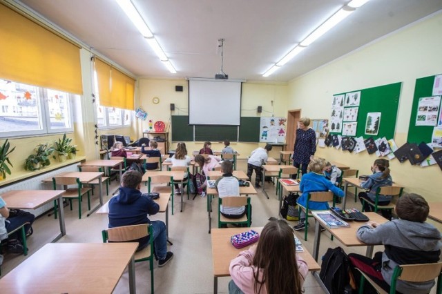 Wielkopolska Szkoła Roku oraz Wielkopolski Nauczyciel Roku 2021. Która szkoła i który z pedagogów zwyciężą?
