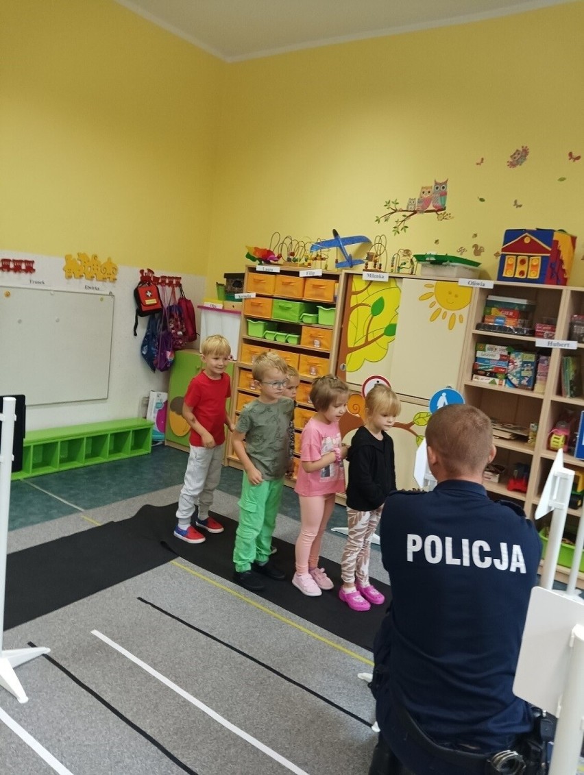 Dzieci miały okazję porozmawiać z policjantami