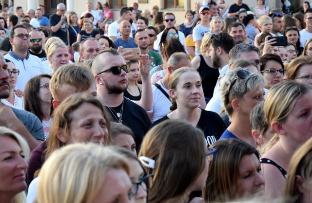 Zobaczcie zdjęcia z koncertu!

 Zobacz też: Agnieszka Chylińska wydała książkę dla nastolatek. "Pamiętam, że brakowało mi książek, które byłyby otwarte jeśli chodzi o tematykę trudną"
