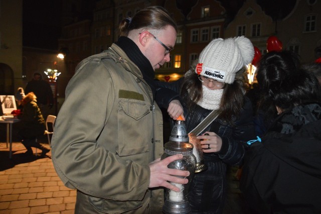 Pożegnanie Pawła Adamowicza na opolskim Rynku, tydzień po finale WOŚP.