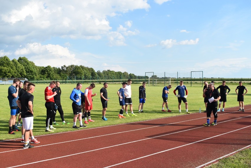 LKS Gołuchów rozpoczął przygotowania do sezonu. W pierwszym treningu uczestniczyło 25 zawodników