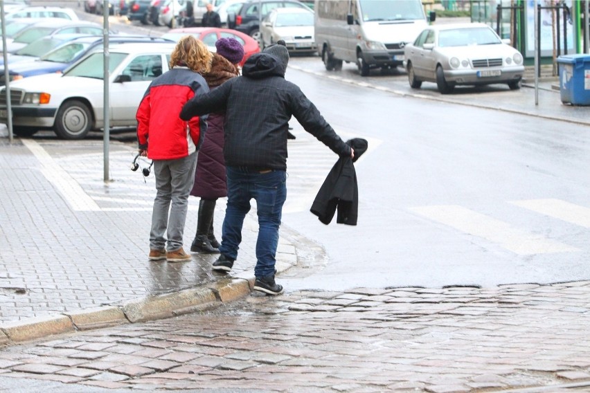 IMGW ostrzega przed silnym oblodzeniem w województwie...