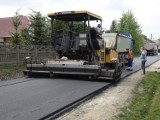 Inwestycje w gminie Drzewica. Trwają prace przy budowie świetlicy i modernizacji drogi w Brzustowcu [zdjęcia] 