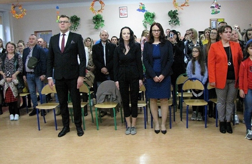 Uroczyste ślubowanie uczniów klas pierwszych Szkoły Podstawowej numer 2 w Sandomierzu