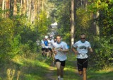Pobiegli nową ścieżką wokół Ośrodka Przygotowań Olimpijskich w Spale. 150 biegaczy na trasie (FOTO)