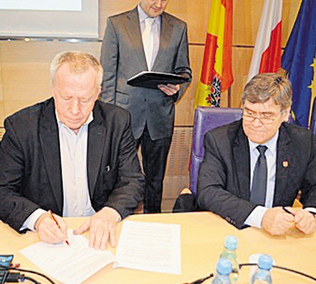 Podpisy złożyło 8 dyrektorów, w tym Wojciech Szrajber