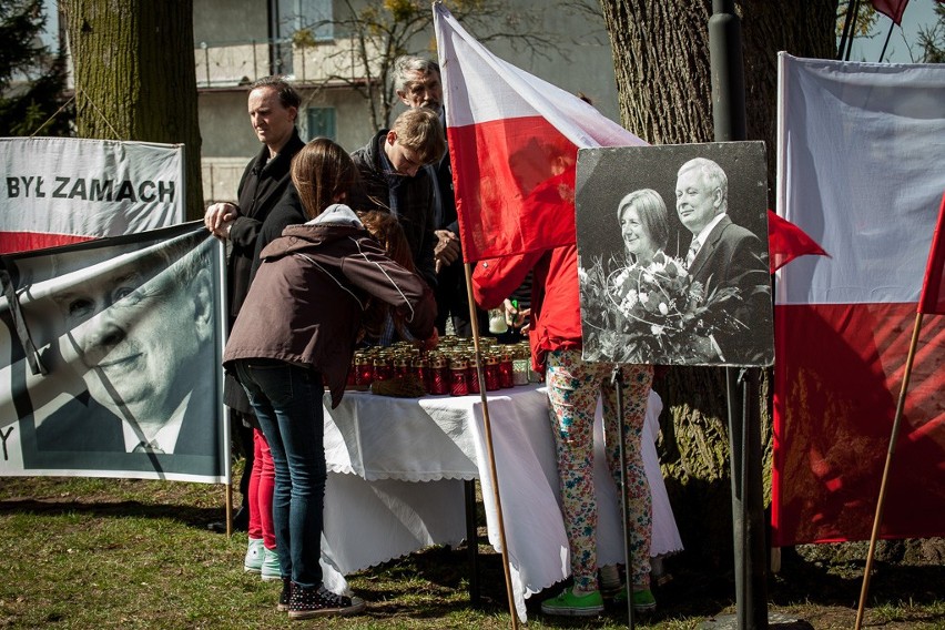 Odsłonięcie Pomnika Pamięci Ofiar Katynia i Smoleńska w Biezdrowie [GALERIA]