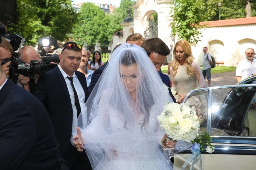 WOŚP 2018: suknie ślubne od Anny Starmach i Agnieszki Radwańskiej. Ale nie tylko! [AUKCJE WOŚP, ZDJĘCIA]