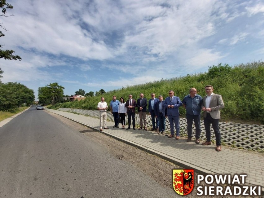 Dwie powiatowe inwestycje drogowe w gminie Warta oddane do użytku ZDJĘCIA