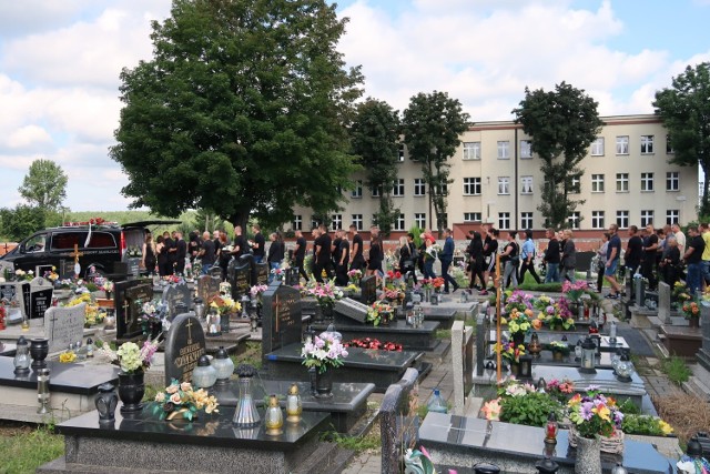 Ostatnie pożegnanie tragicznie zmarłej 19-latki  w Świętochłowicach. 

Zobacz kolejne zdjęcia. Przesuwaj zdjęcia w prawo - naciśnij strzałkę lub przycisk NASTĘPNE