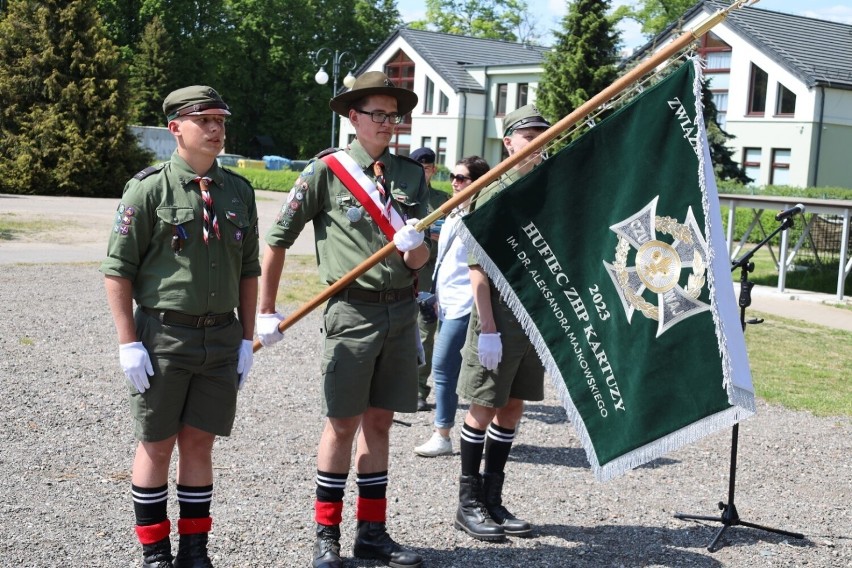 Podczas uroczystości harcerze podziękowali też wszystkim...