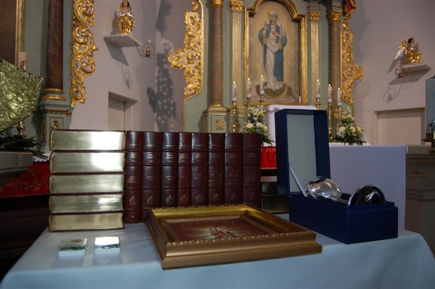 Prezydent Bronisław Komorowski - dary dla sanktuarium w Sianowie