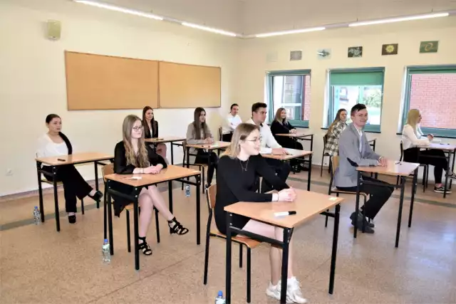 Matura 2023. Uczniowie ostatnich klas szkół ponadpodstawowych w Zbąszyniu, przystąpili do egzaminu dojrzałości - 04.05.2023