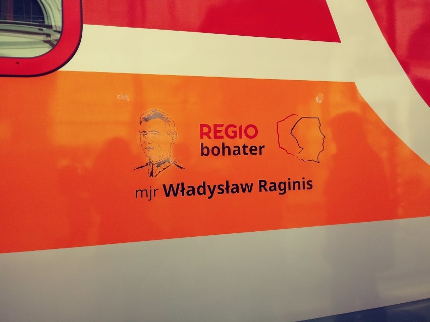 Podlaskie. Pociąg z wizerunkiem mjr. Władysława Raginisa wyjechał na tory (zdjęcia)