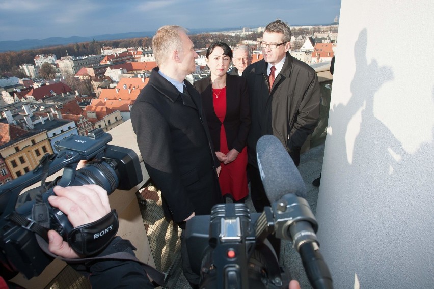 7 lat temu otwarto odbudowaną po latach wieżę ratuszową w Świdnicy. Pamiętacie? ZDJĘCIA  