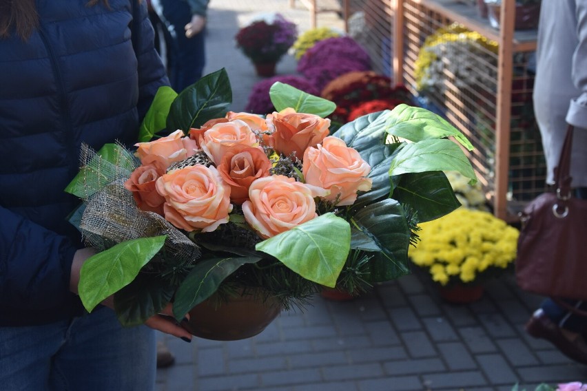 Na rybnickim targowisku asortymentu na 1 listopada nie...