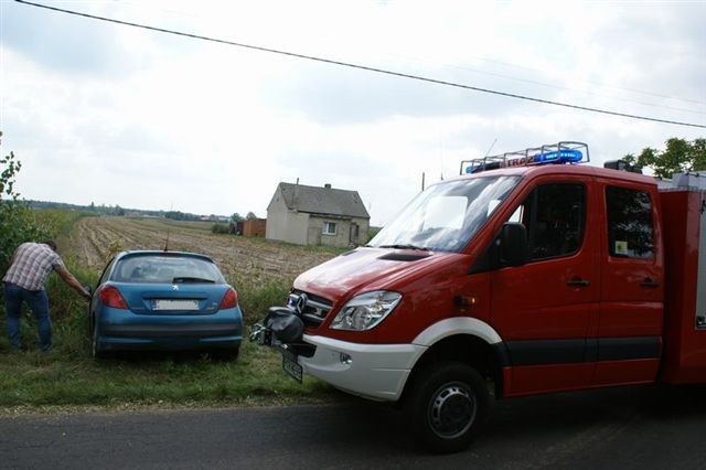 Wypadek na ulicy Gorzupskiej w Krotoszynie - poszkodowani to kierowca i dwójka dzieci