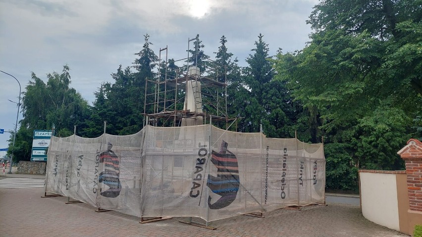 Remont zabytkowego pomnika grunwaldzkiego w Boguchwale k. Rzeszowa [WIDEO]