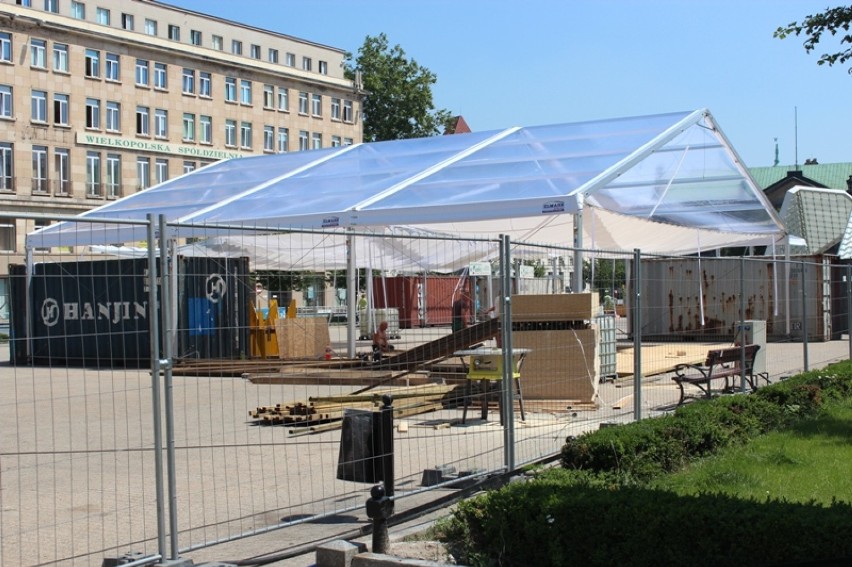Na placu Wolności stawiają ogromne namioty – Malta Festival zbliża się