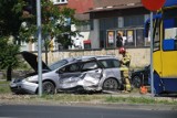 Tramwaj zderzył się z samochodem na Kraszewskiego w Toruniu. Utrudnienia w ruchu