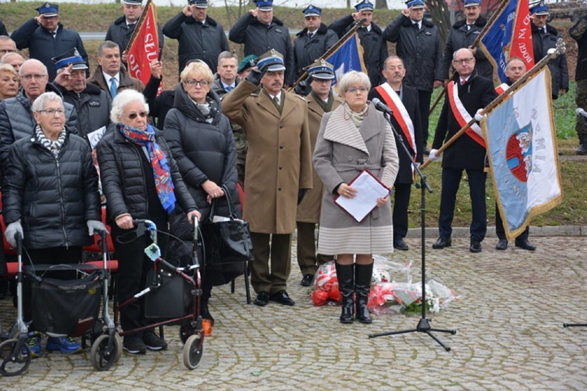 Pomnik Ofiar Niemieckiego Reżimu Nazistowskiego w Grabinie odsłonięty (ZDJĘCIA)
